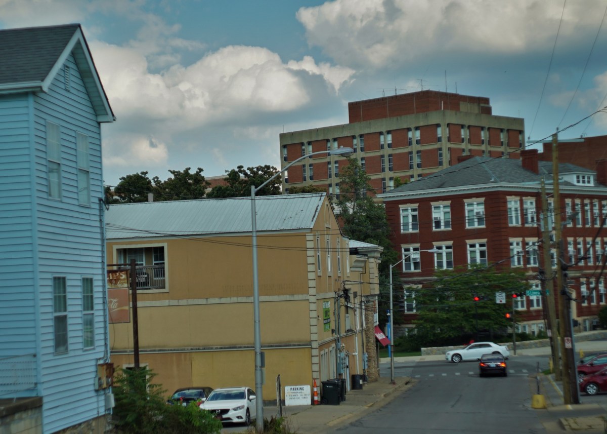 Review of Bob Hodskins by nothanks The Lexington Tenant Review